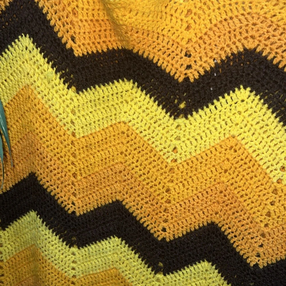 Vintage Boho Zig Zag‎ Crocheted Afghan. Beautiful hand made 80x130 Lemon  Pumkin